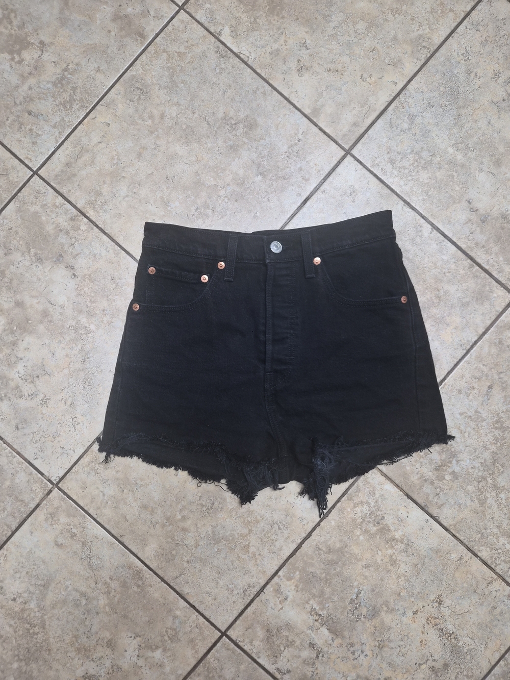 Womens Levis Jean Shorts Black Denim The Ribcage Shorts Size 27 Cutoff Frayed ✨️
